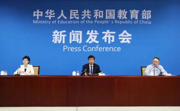 教育部辟谣取消教师寒暑假，对大家有何影响？