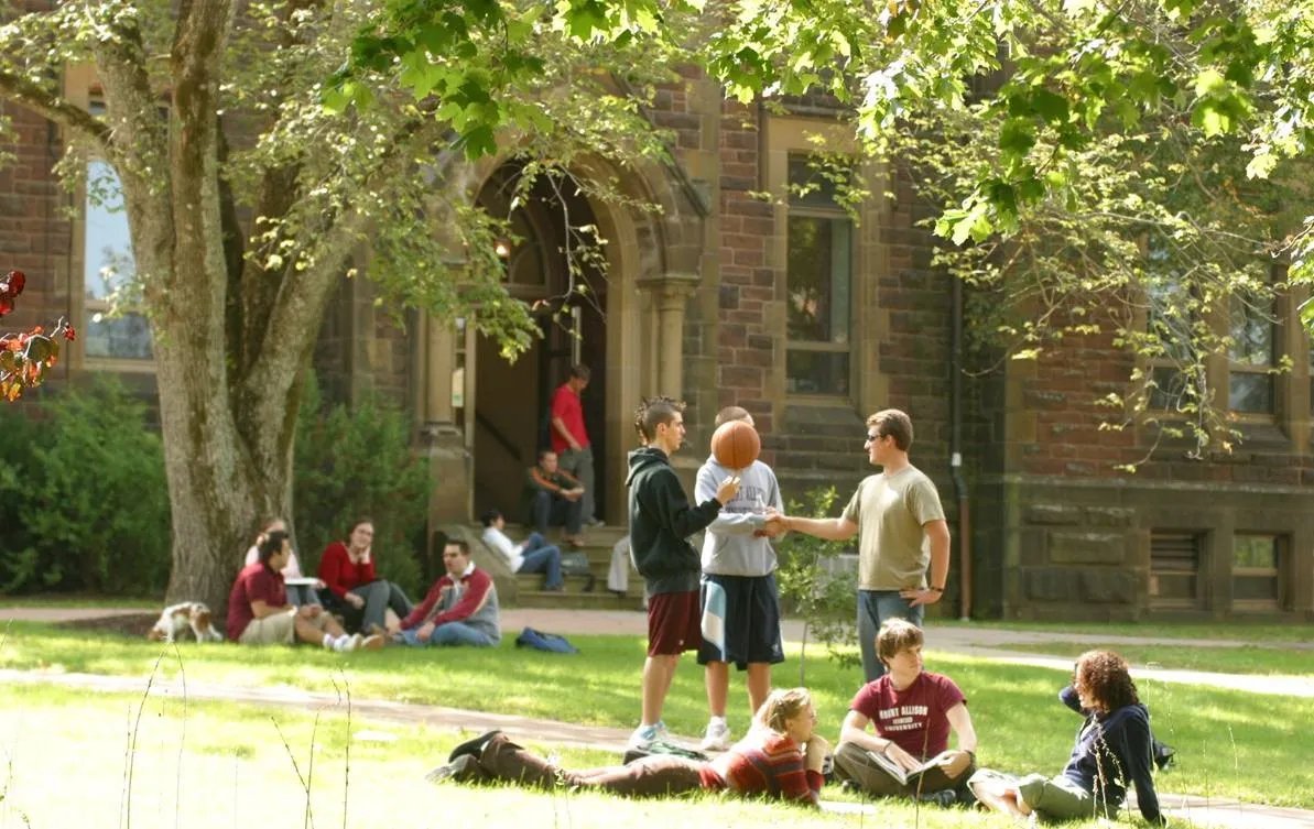 王源回应留学体验，你向往出国留学吗？