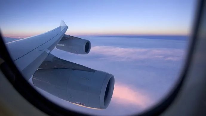 东航公司对机务人员遭碾压事件，有何回应？