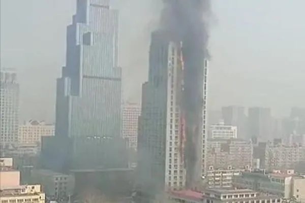 河北石家庄市一高层建筑发生火灾,导致火灾的原因是什么?