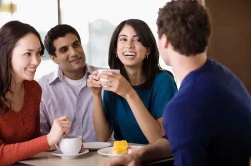 郑州一醉酒男子走错KTV包房成气氛组，你如何看待这样的自来熟？