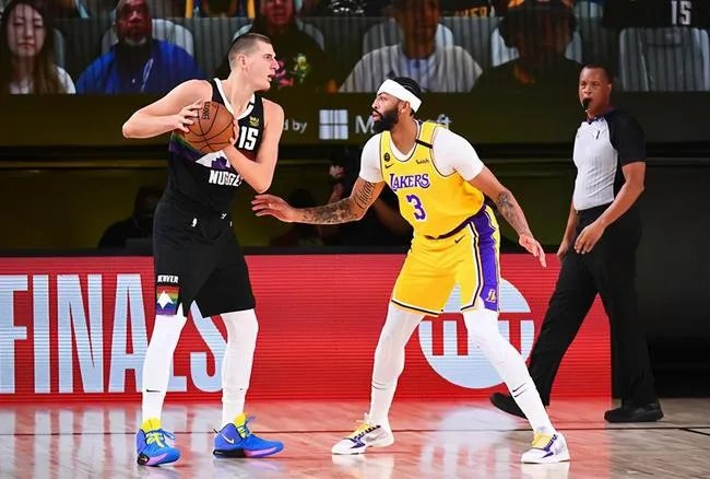 湖人夺得西决赛点，如何评价这场比赛？