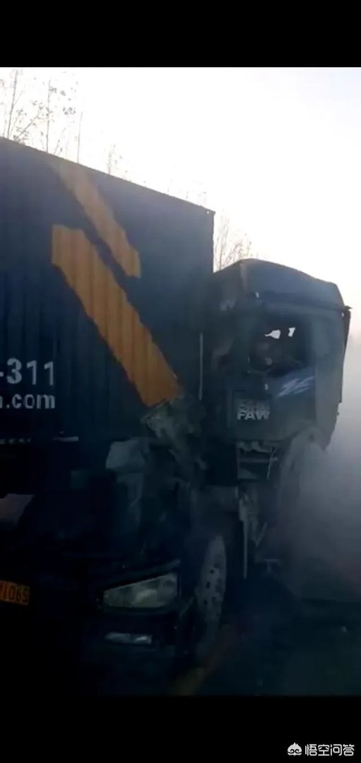 在大广高速平舆县杨埠收费站发生车祸，对此你怎么看？