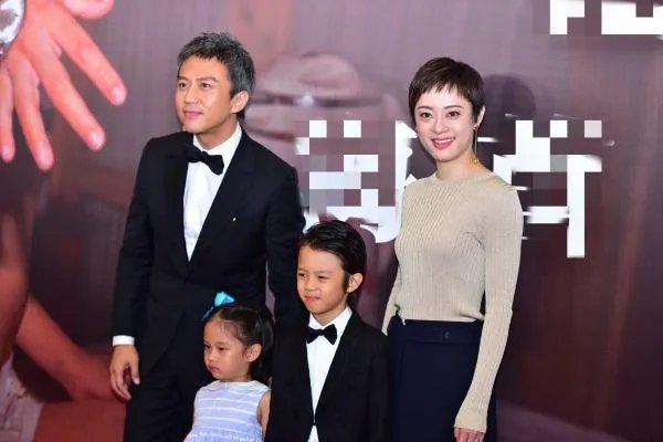 邓超送白玉兰花安慰孙俪,邓超和孙俪私下感情如何?