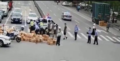 1000多箱茅台翻车了，一箱一万，司机赔的起吗？