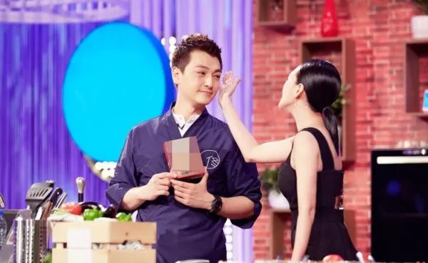 《姐姐好饿第二季》主要讲了什么？