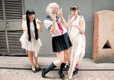 大叔和水手服の禁断之爱 《水手服大叔传说》登场