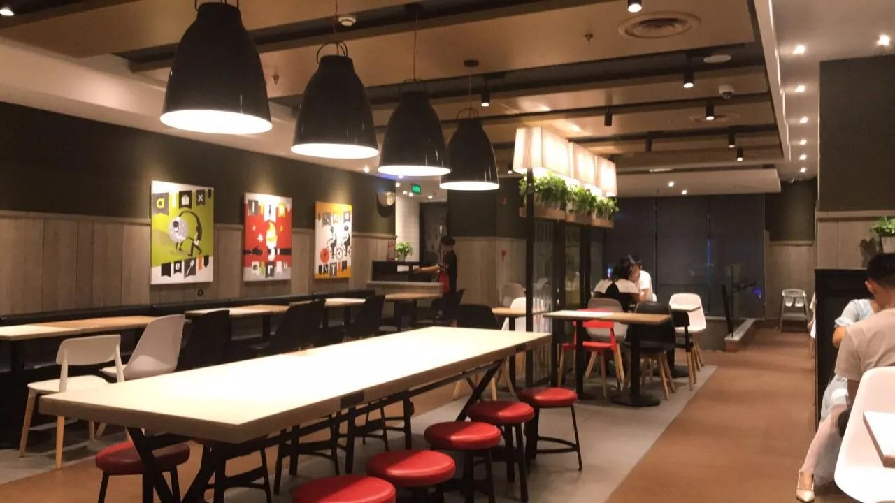 肯德基误把消毒水给女孩饮用，这样的失误会存在什么风险？