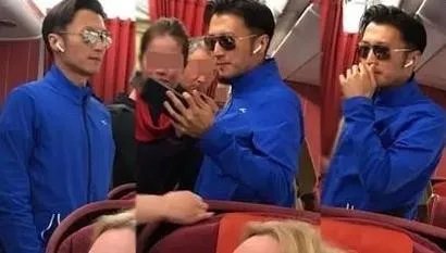 谢霆锋晒泳照纹身是怎么回事？