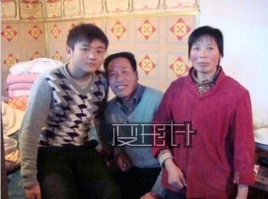 变形计回访篇开播 《化不开的网》献爱贵州