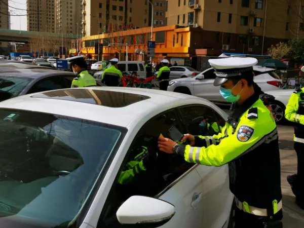 北京多地区气温跌破历史极值，给当地造成了哪些影响？