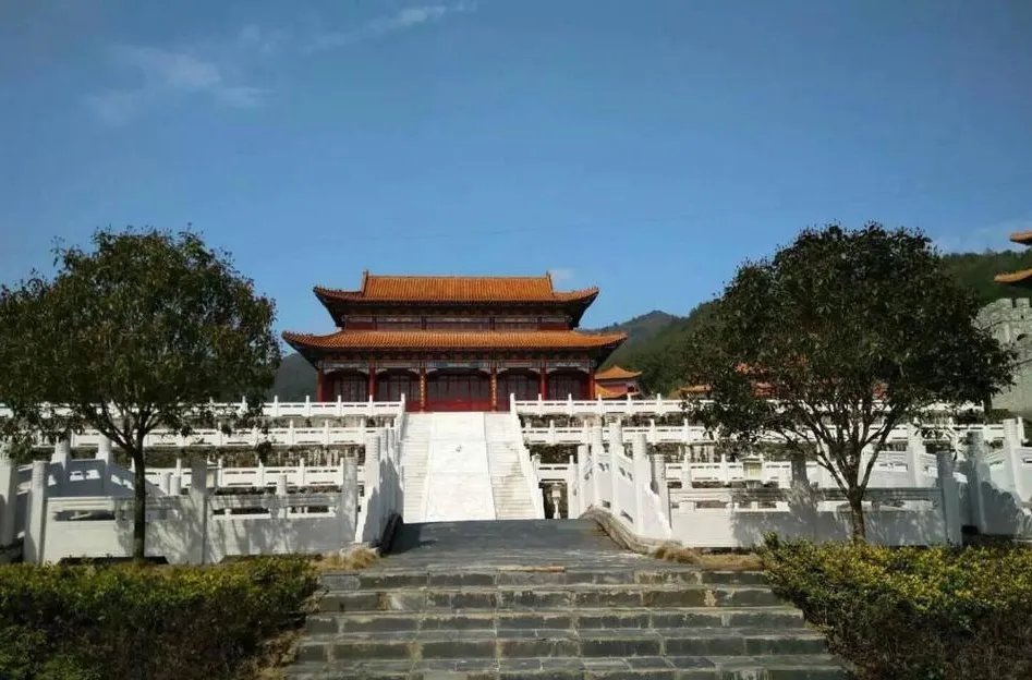 10亿建豪华校区是怎么回事？