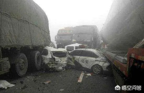 在大广高速平舆县杨埠收费站发生车祸，对此你怎么看？