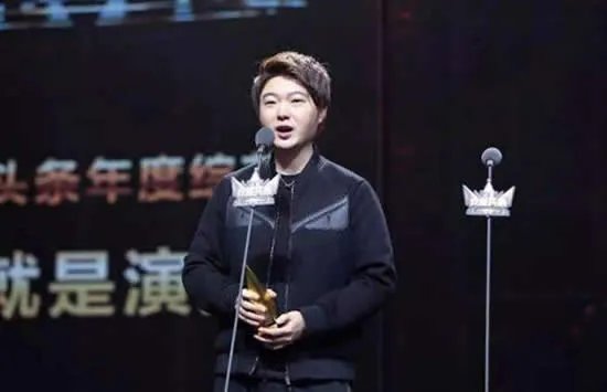 吴彤晒与章子怡汪峰聚会合照 吴彤导演是谁长相普通的他竟然这么厉害