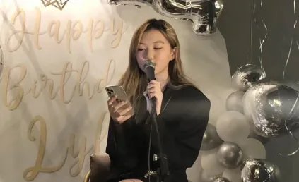 14岁李嫣晒庆生照，不见王菲李亚鹏合体，其手机壳照片暴露什么？