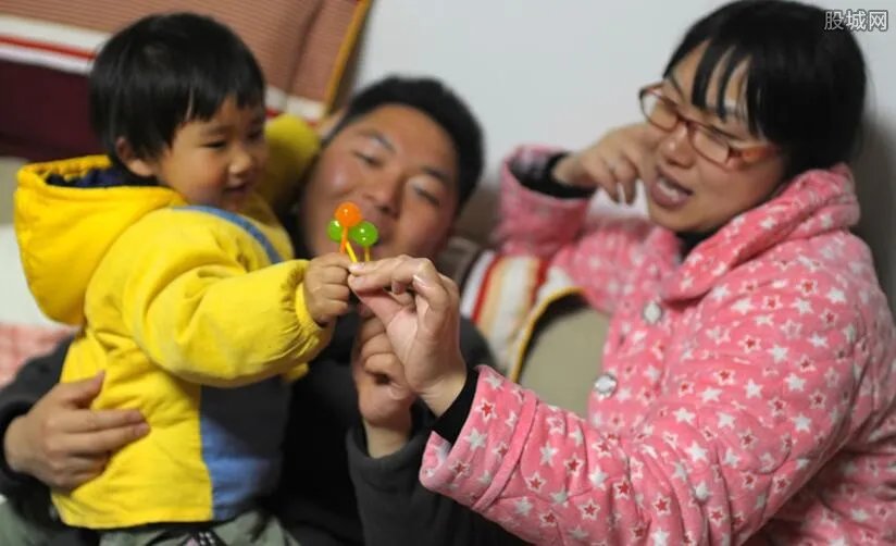 中央：完善生育休假与生育保险制度 相关政策是怎样的