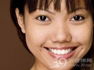 明星如何丰胸 明星是怎样丰胸的