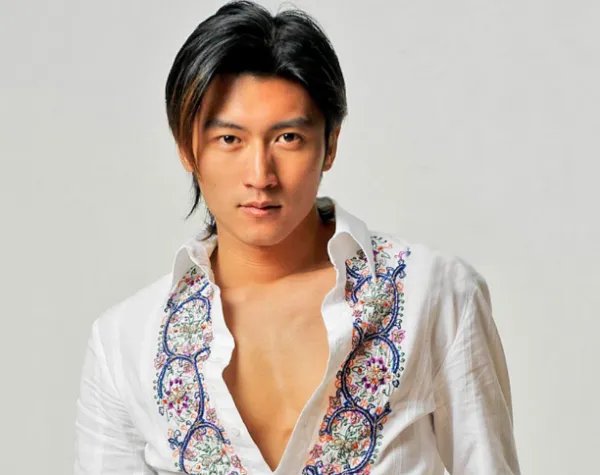 谢霆锋被爆求婚王菲4次被拒，刘嘉玲疑似透露他们真实关系，怎么回事呢？