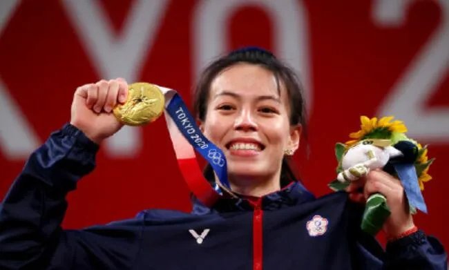 郭婞淳夺中国台北东京奥运首金 郭婞淳女子举重59公斤夺冠