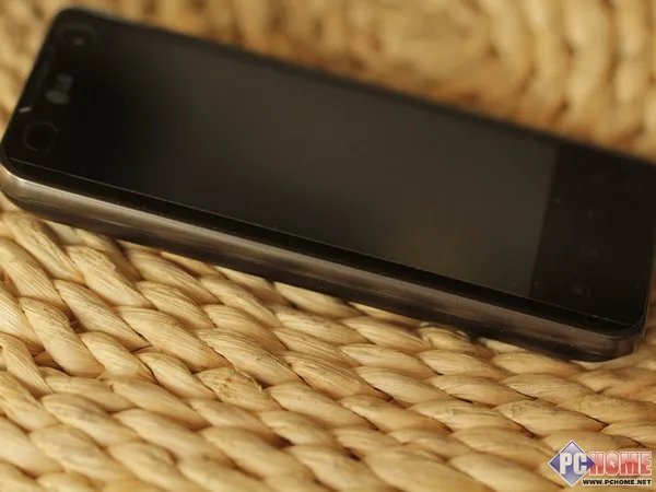 LG Optimus 2X评测 金属包框设计