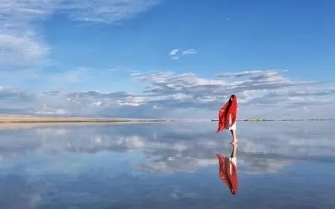 茶卡盐湖被称为中国的天空之境，为什么游客去了会后悔？