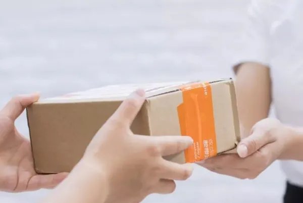 录取通知书不得投递至快件箱自提点，你赞成这个做法吗？