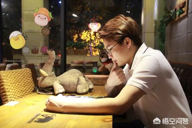 知名王者荣耀教练寒夜排位赛被“演”，微博怒斥“演员”，你怎么看？