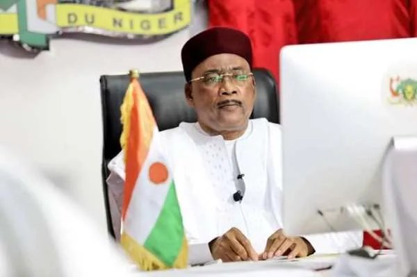 马里总统总理被军人扣留,为什么军营会发生哗变?