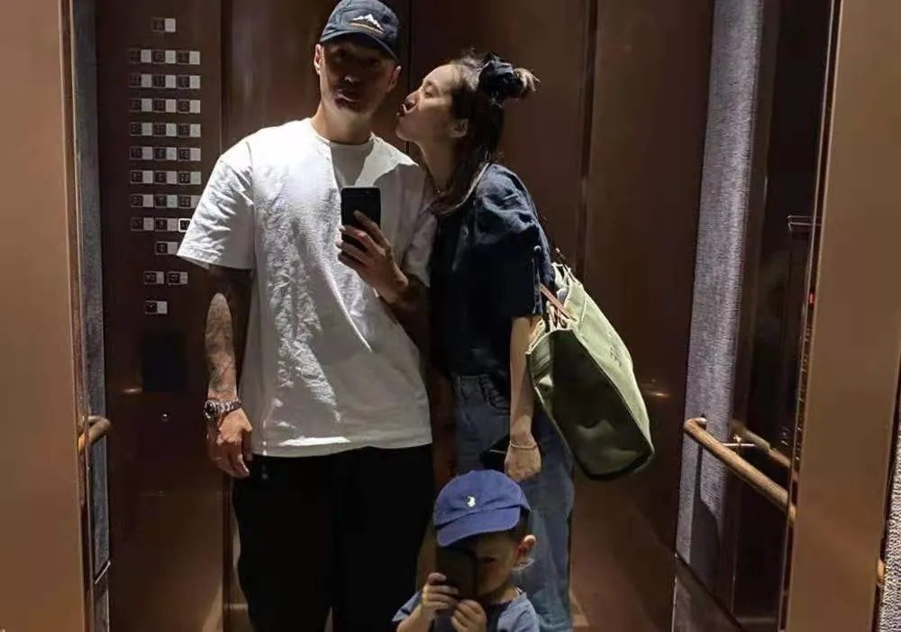 余文乐老婆王棠云晒孕肚旧照，感慨孕期不可思议！怀孕前后的生活有何不同？