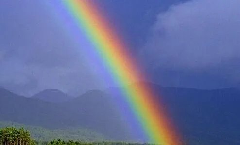 北京天空现迷人双彩虹 画面中彩虹的轮廓清晰可见