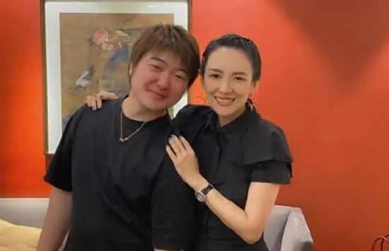 吴彤晒与章子怡汪峰聚会合照 吴彤导演是谁长相普通的他竟然这么厉害