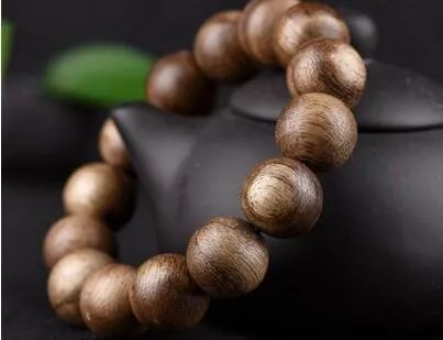 沉香木佛珠的鉴别技巧 如何判断真假沉香木