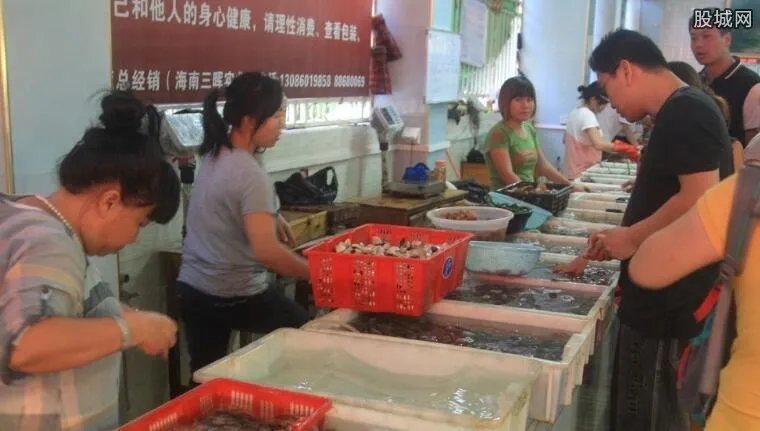 三亚店铺被指宰客 当地数十名商家呼吁抵制