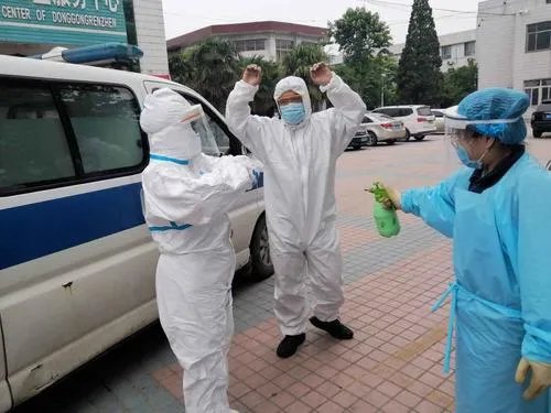 北京多地区气温跌破历史极值，给当地造成了哪些影响？