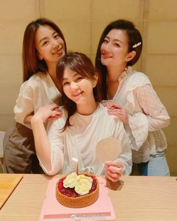 SHE合体为Ella庆生是怎么回事？