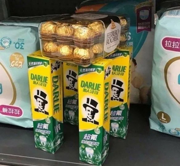 《抖音》黑人抬棺专业团队无水印表情包分享 黑哥一笑生死难料