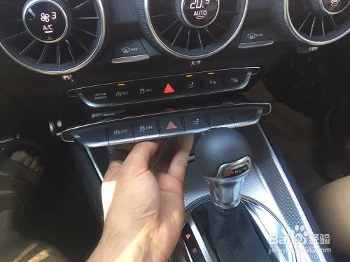 武汉新款奥迪TT无损升级原装12雷达自动泊车