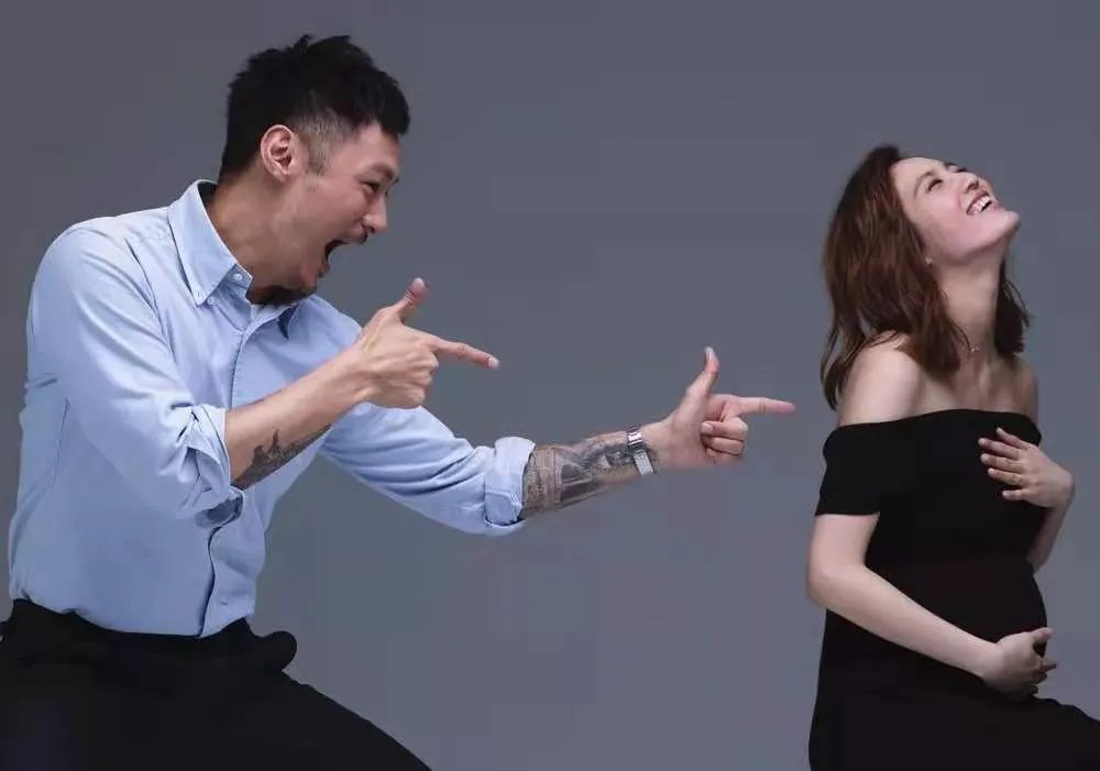 余文乐老婆王棠云晒孕肚旧照，感慨孕期不可思议！怀孕前后的生活有何不同？