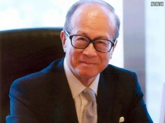 李嘉诚正式退休 李嘉诚拼搏一生有多少亿身家