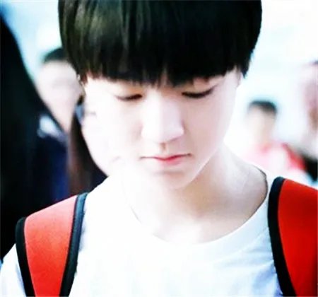 何炅栀子花开王俊凯演什么 饰演男主角小时候剧中曝光