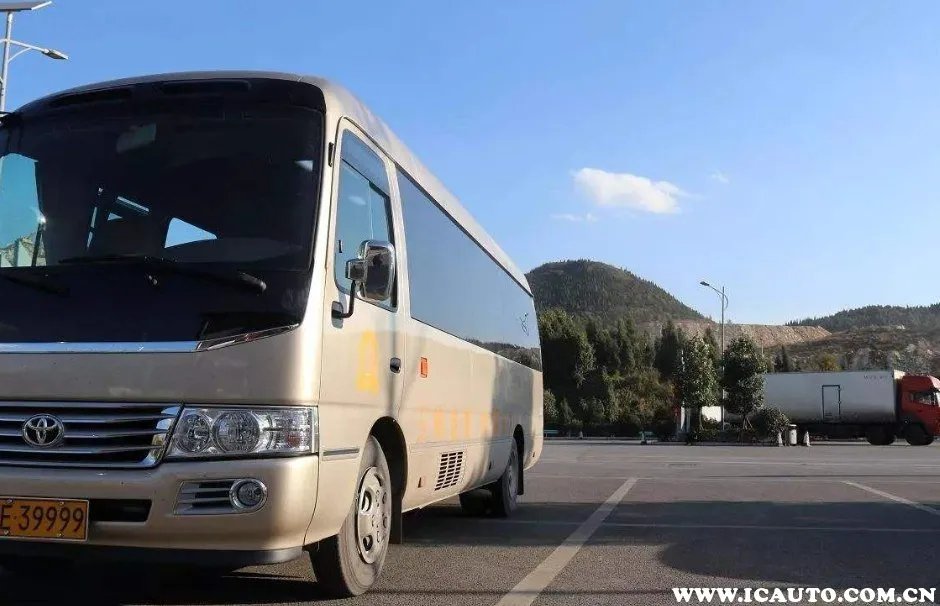 中巴车19座多少钱,中巴车19座多少钱一天