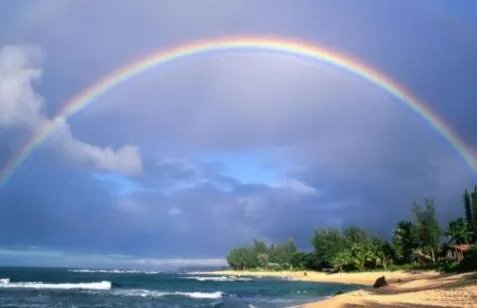 北京天空现迷人双彩虹 画面中彩虹的轮廓清晰可见