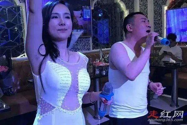 干露露母亲叫什么名字 拍下了女儿浴室征婚门