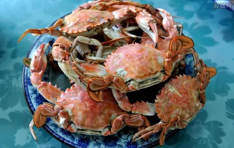 胖哥俩在执法人员检查前丢弃食材 惊人内幕被揭开