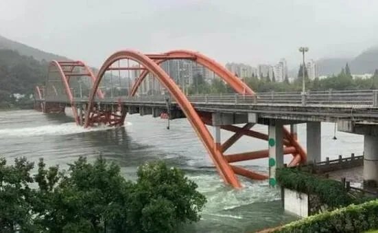 千岛湖首次9孔全开泄洪 半小时流量差不多是一个西湖