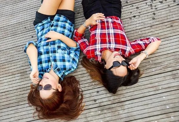 晒太阳穿什么颜色最好 穿什么颜色的衣服晒太阳补钙